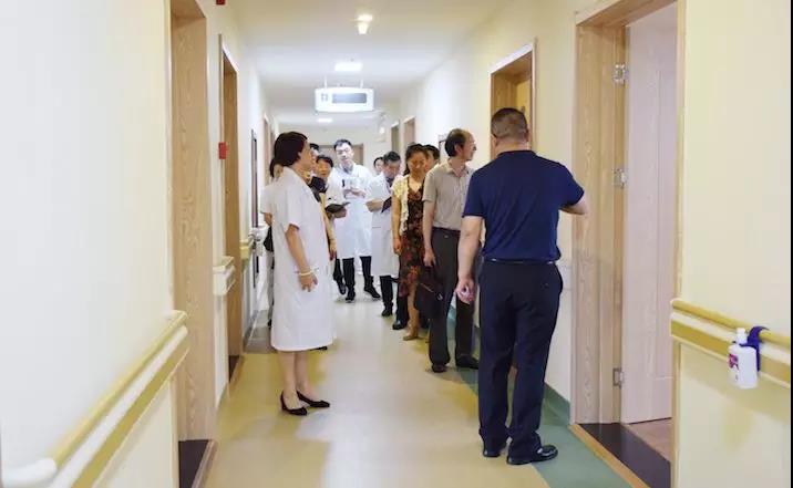 【青島】維可邁中醫(yī)康復醫(yī)院也來藍品盾選購走廊扶手啦