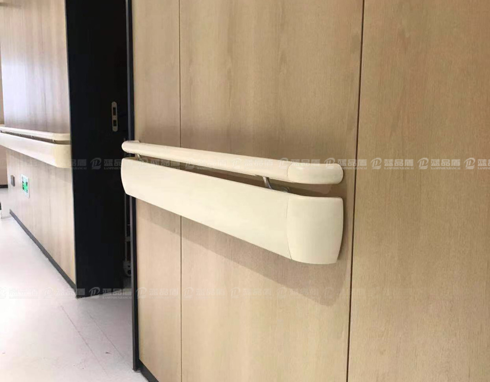 190防撞扶手.jpg
