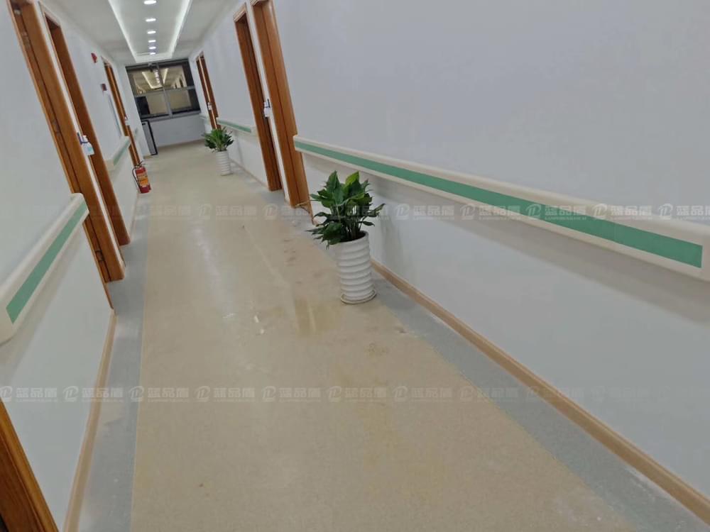【廣西】南寧市橫縣人民醫(yī)院里的PVC扶手，這個(gè)顏色真的漂亮