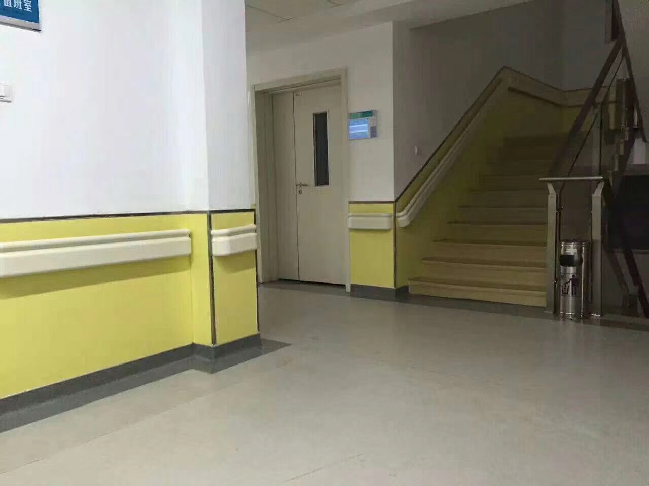 河北省霸州市煎茶鋪醫(yī)院和霸州市第三醫(yī)院使用的是藍(lán)品盾家的159款扶手