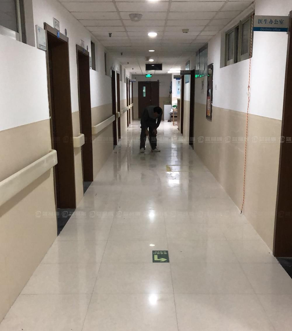 廈門眼科醫(yī)院的抗菌樹脂板安裝效果圖